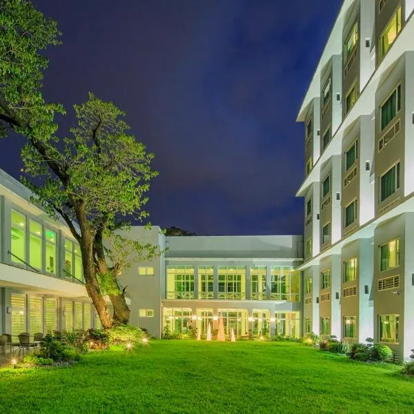 Microtel by Wyndham UP Technohub, hotel en Manila