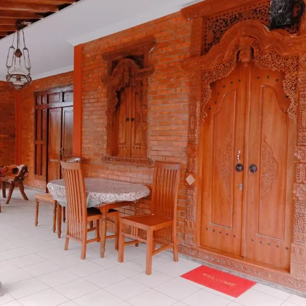 Rumah Ukhi Guest House, hotel v destinaci Yogyakarta