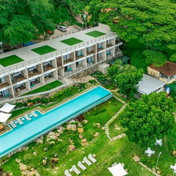 Cardedeu Hotel Lago de Coatepeque, hotel in El Congo