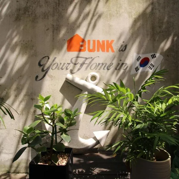Bunk Guesthouse Hongdae, hotel in Seoul
