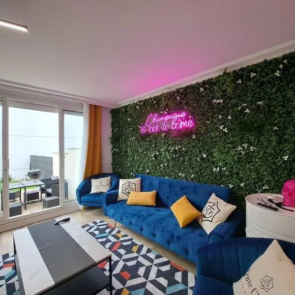 Camden - Extérieur et parking, hotel in Reims