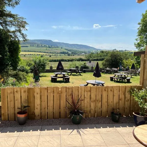 Three Wheat Heads, Hotel in Thropton