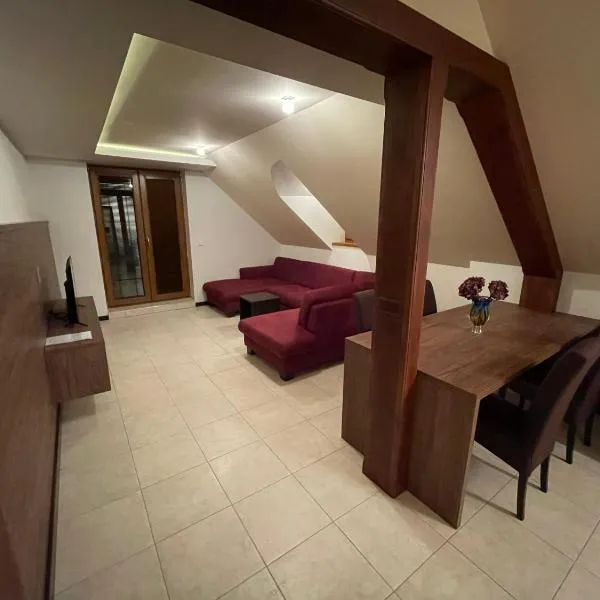 RRR Apartmány 3, hotel in Bojnice