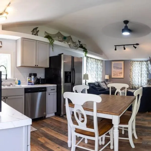 3 Bedroom Pool PlayArea CampFire Cozy Apt, hotel en Bar Harbor