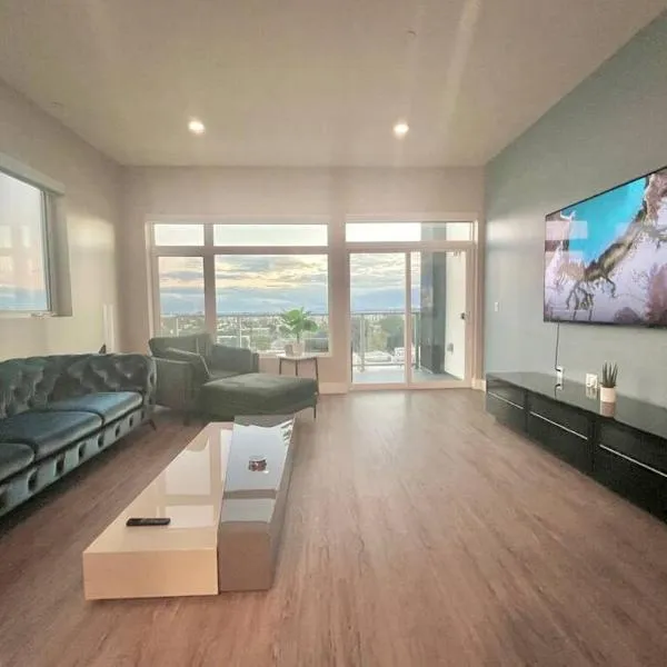 Luxe Corner Penthouse 1BR Condo on Sunset, ξενοδοχείο στο Λος Άντζελες
