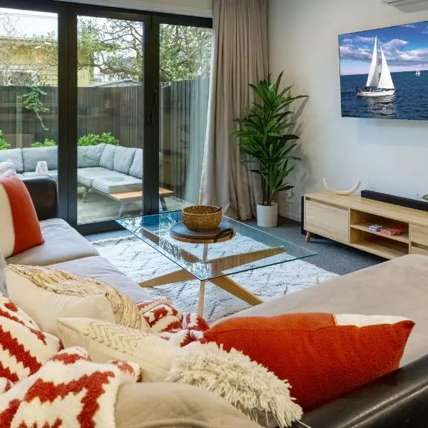 Downtown Delight 2 Bed 1 Bath - Single Garage，位于基督城的酒店