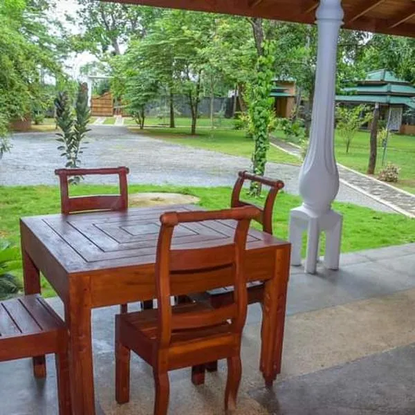 Kirindioya Village Safari Lodge, hotel in Tanamalwila