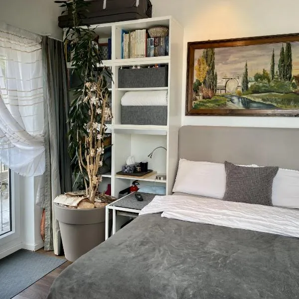 Guest Room in Stuttgart-Nord, hotel a Stoccarda