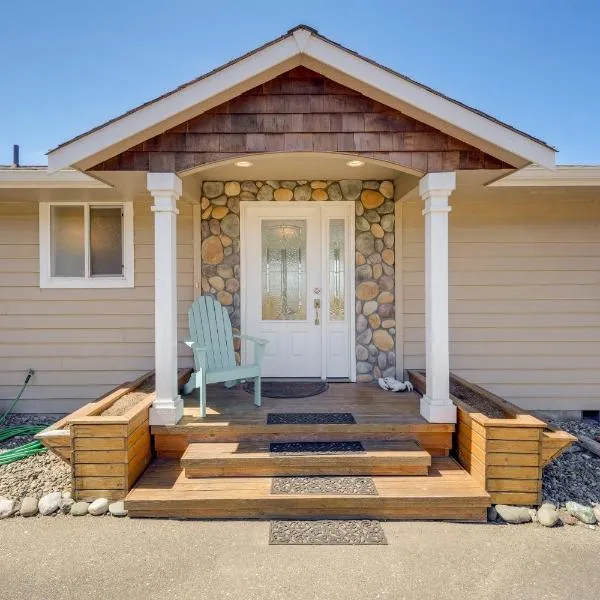 Stunning Home in Coupeville with Deck and Beach Access, hotel in Coupeville