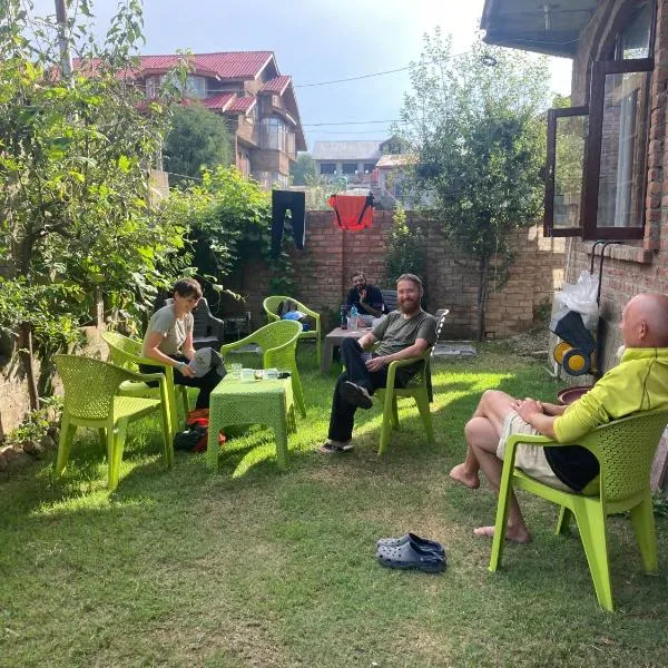 John's Homestay Srinagar - Stay Ride Hike, hotel em Srinagar