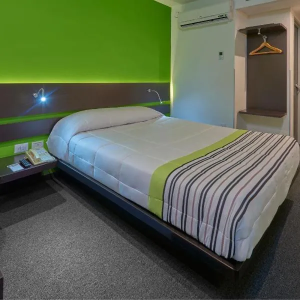 City Express Junior by Marriott Puebla FINSA, hotel in Puebla