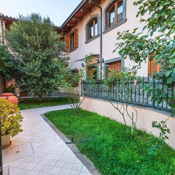 Casa Lilla 1 e 2 casa indipendente con giardino, ξενοδοχείο σε Oristano