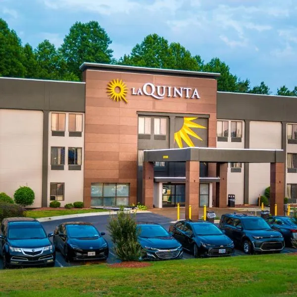 La Quinta Inn & Suites by Wyndham Fayetteville I-95, hotel en Fayetteville