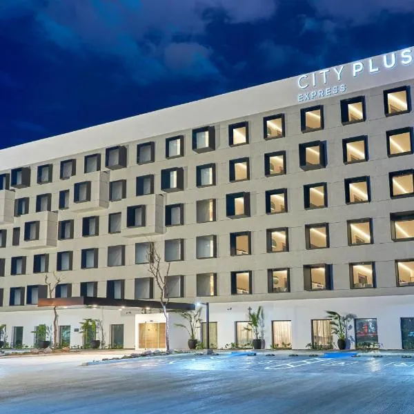 City Express Plus by Marriott Mazatlan, отель в городе Масатлан