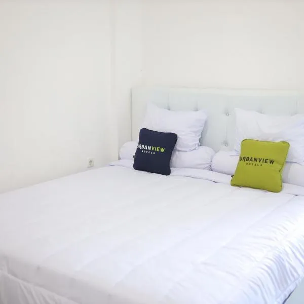 Urbanview Hotel Eropa Maros near Sultan Hasanuddin Airport by RedDoorz, hotel in Maros
