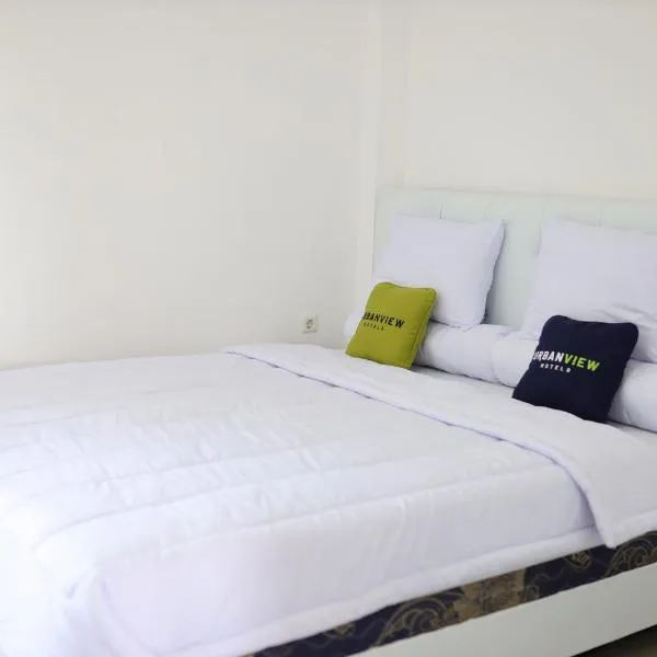 Urbanview Hotel Eropa Maros near Sultan Hasanuddin Airport by RedDoorz, hotel a Maros