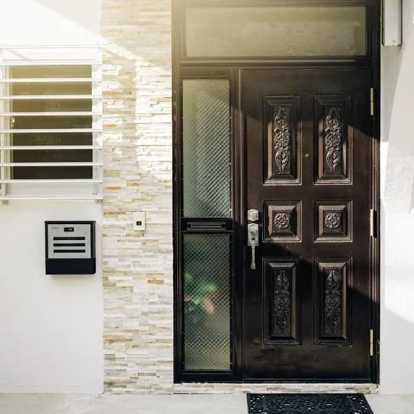 青嵐ペンション海まで50M Pension Seiran is only 50m from the coast, ξενοδοχείο σε Isa