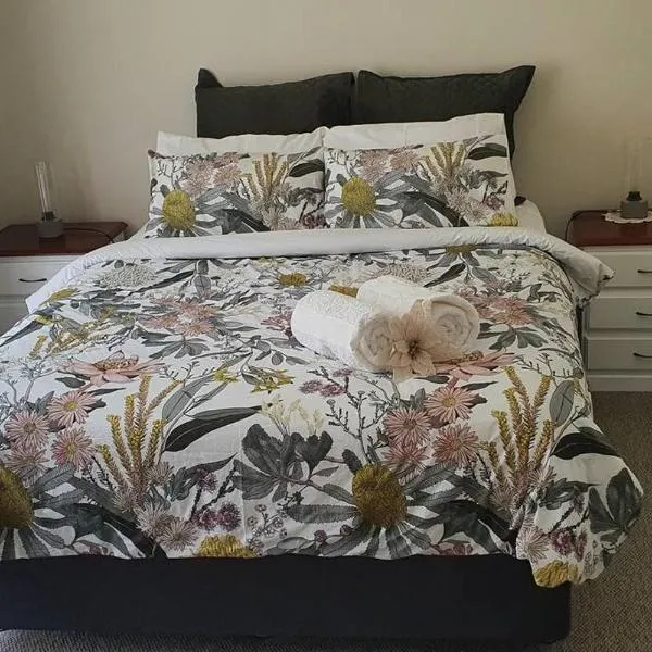 Beautiful Falcon Bay - B & B Accommodation, ξενοδοχείο σε Wannanup