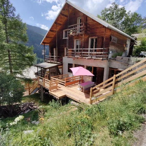 Chambre d'hôtes Chalet AILLEURS, hotel di Molines-en-Queyras