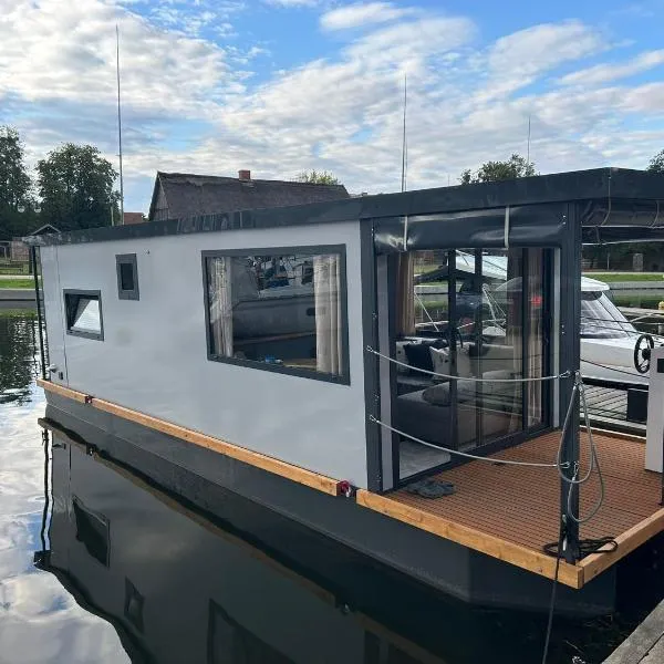 Dom Na Wodzie, hotell i Węgorzewo