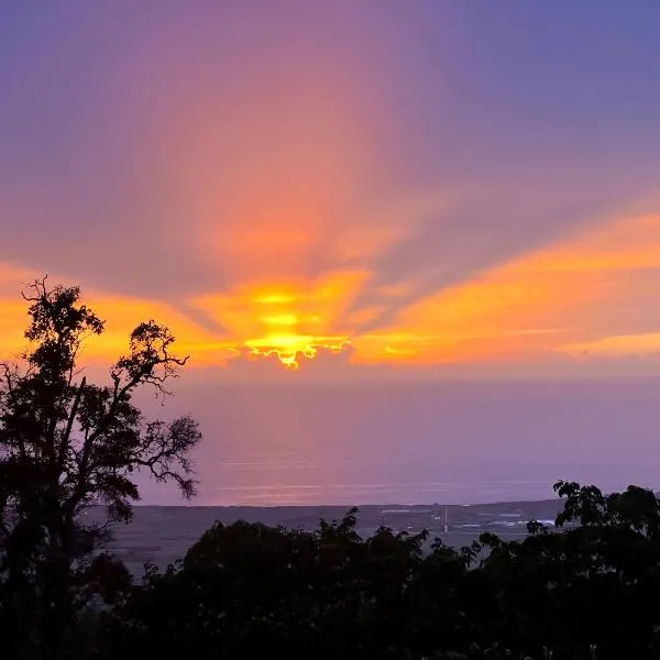Mango Sunset Bed and Breakfast, hotel en Kailua-Kona
