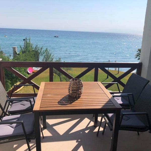 Seafront Family Apartment Thetis