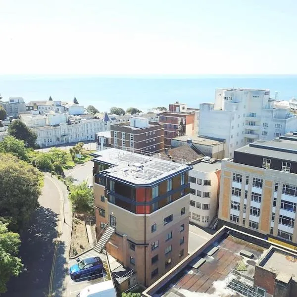 THE PAD by the beach Penthouse apartment with sunset and city views, hotel in Bournemouth