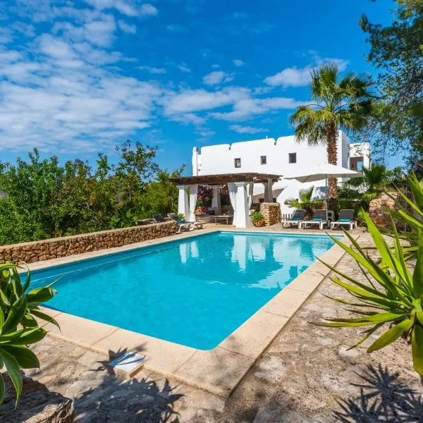Casa de campo con piscina - relax en Ibiza, Hotel in Sant Carles de Peralta