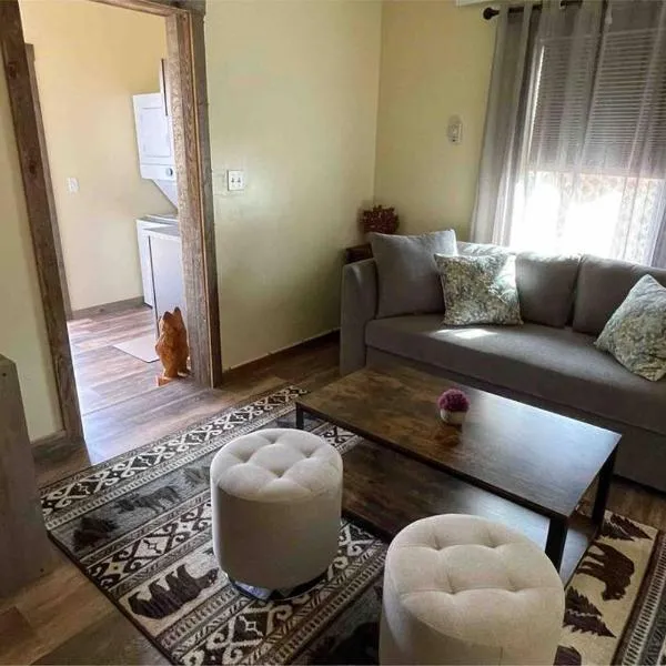 ParkWay Yellowstone Guest House Apartment #3, hotel in Gardiner