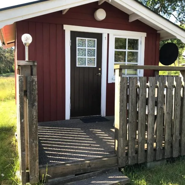 Björsjöås Vildmark - Small camping cabin close to nature, ξενοδοχείο σε Olofstorp