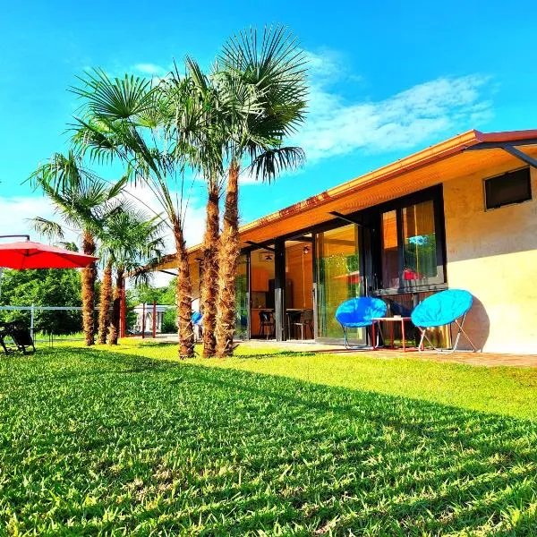 House&Yard Hellen 150m to beach, hotel v destinaci Ureki