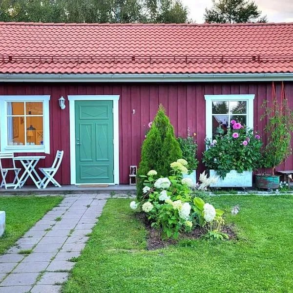 Cabin located in a traditionally Swedish setting!, ξενοδοχείο σε Umeå