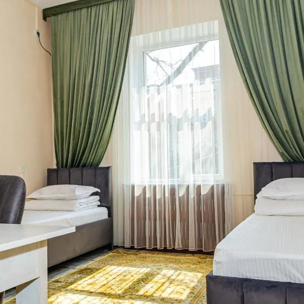 Hostel Compass 3, hotel u gradu Biškek