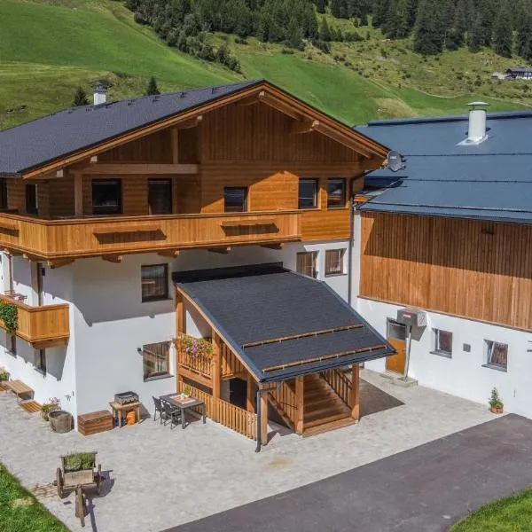 Nedererhof - Zimmer Enzian mit Gemeinschaftsküche, hôtel à Schmirn