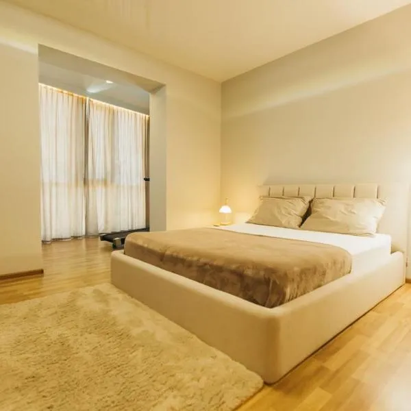 Atlant luxury Big Family Apart on Golovna навпроти ТЦ ДЕПОТ та АТБ, hotel en Chernivtsi