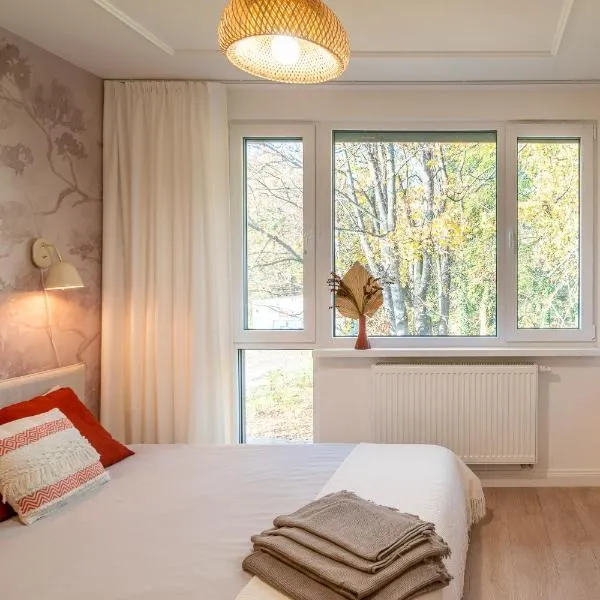 Apartament Fala Metro SGH Klub Stodoła Parking Parkview Fast Wifi, hotel in Warsaw
