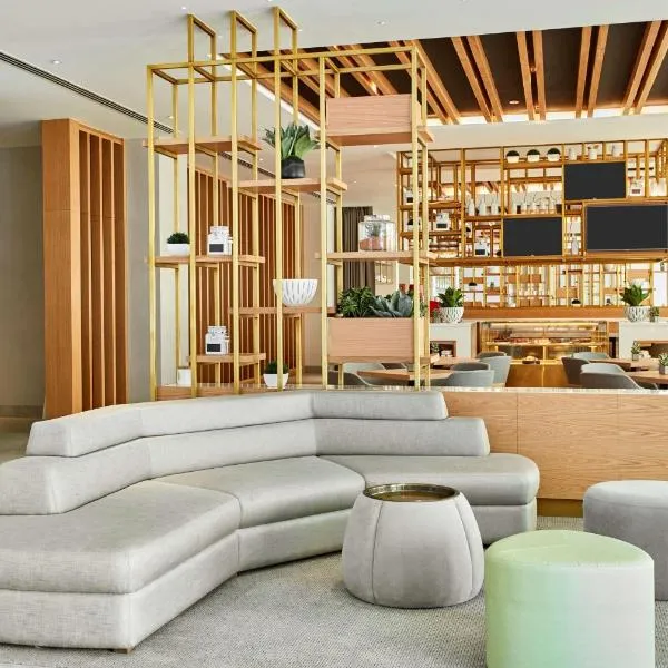 Hilton Garden Inn Dubai, Mall Avenue, hotel en Dubái