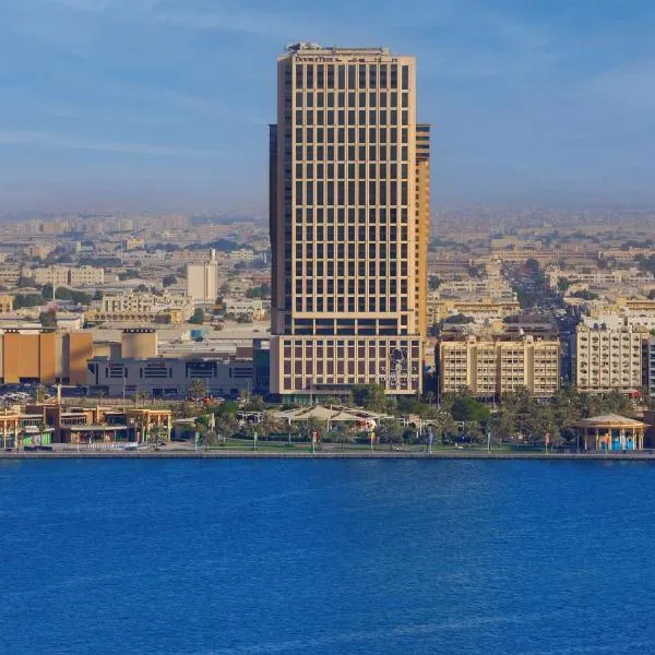 DoubleTree by Hilton Sharjah Waterfront Hotel And Residences，位于沙迦的酒店