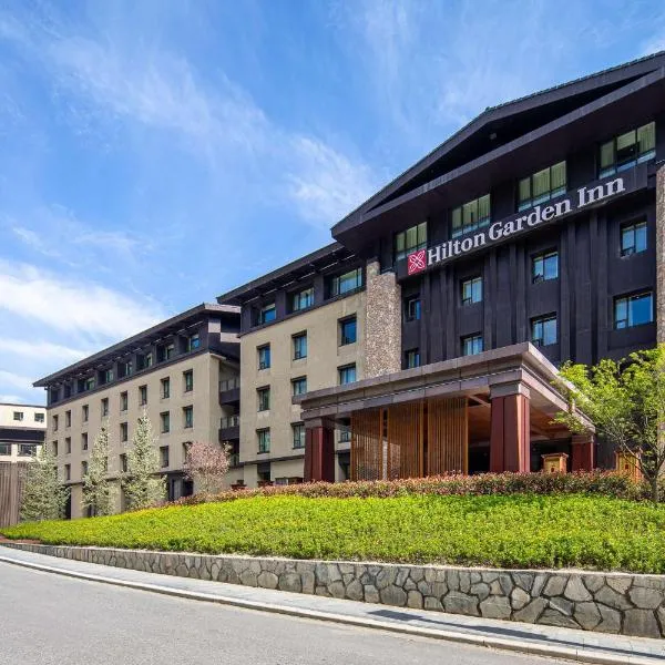 Hilton Garden Inn Jiuzhaigou, hotel v destinaci Ťiou-čaj-kou