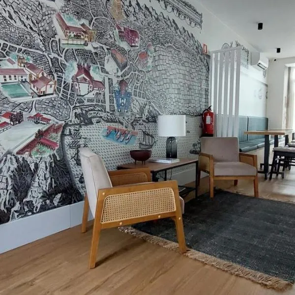 Angra Heritage - City Center Hostel、アングラ・ド・エロイーズモのホテル