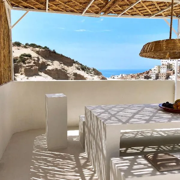 Entire house with private rooftop โรงแรมในอัลฮอเคม่า