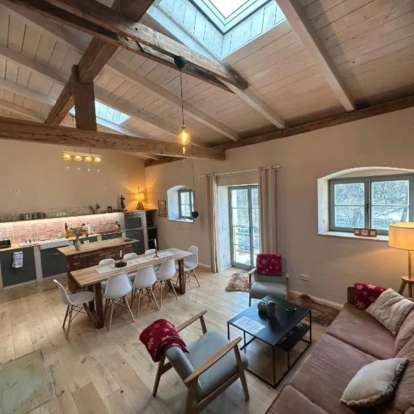 Alte Brennerei Schloss Zehista OG Akelei, Hotel in Pirna