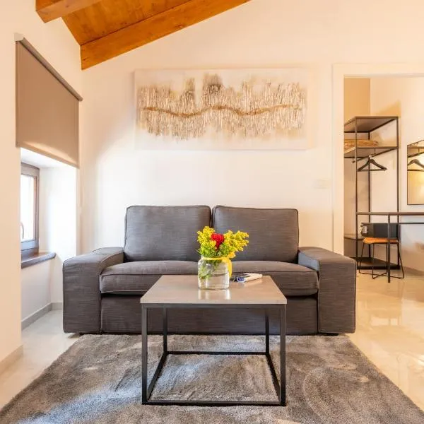 AAA Apartments & Rooms with free private parking, hotel in Pula