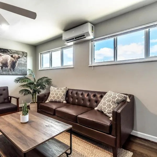 Urban Apartment in the Heart of Montrose Minutes from Rice University 14，位于休斯顿的酒店