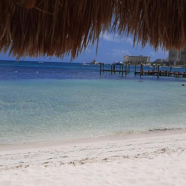 Cancun beachfront 417, Канкун