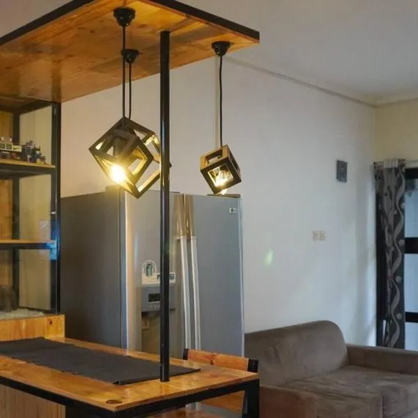 Cozy Haven with Jacuzzi, Rooftop, hôtel à Bandung