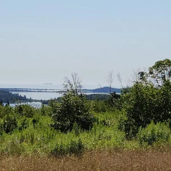 beautiful apartment near the ocean, hotel in Guysborough