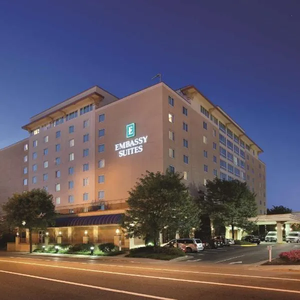 Viesnīca Embassy Suites Charleston pilsētā Čārlstona