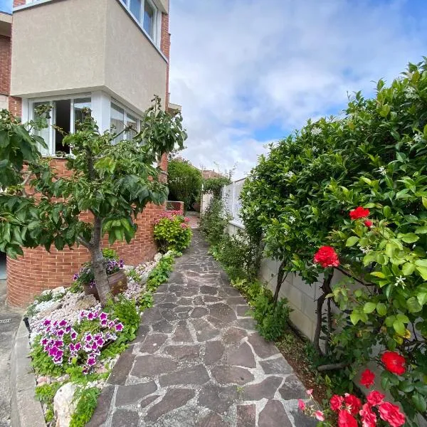 Casa chalet jardín particular Ideal Grupos y familias, ξενοδοχείο σε Barañáin