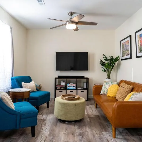 Madrona's Cottage B- Fully fenced and pet friendly, hotel in Charleston